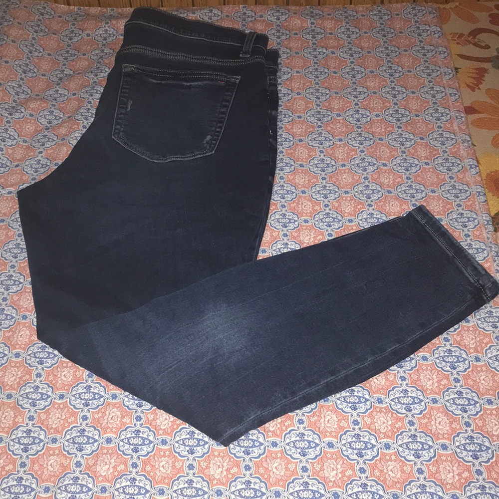 Dark blue lightly distressed Tommy Hilfiger jeans